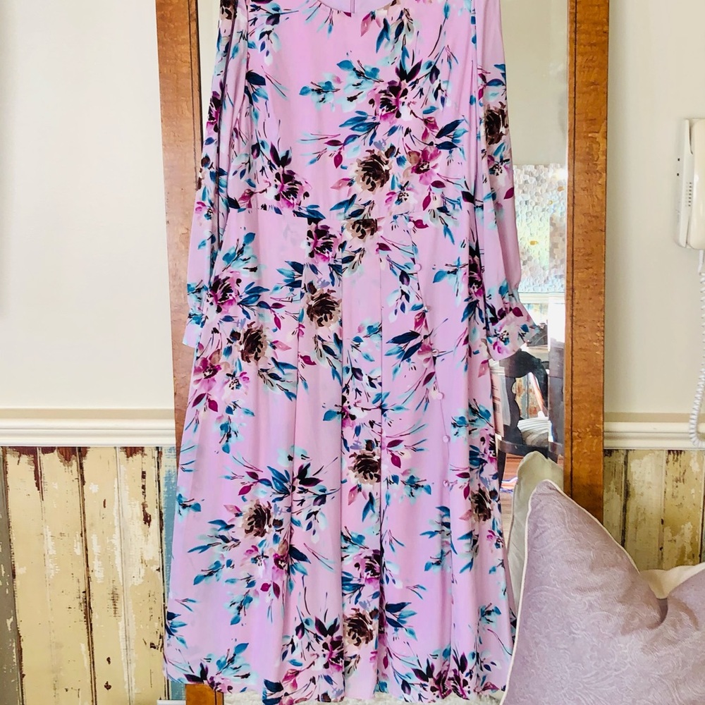 Floral lavender maxidress w covered buttons slit